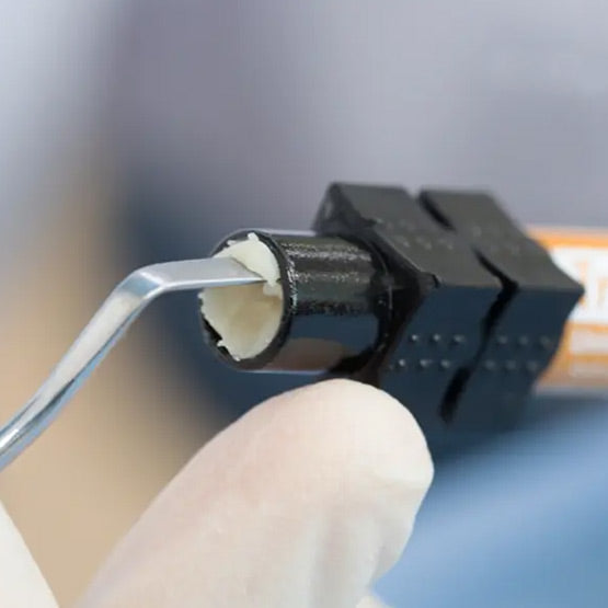 TrusFIL - Composite de restauration universel - 4 g/seringue - VinciSmile - Safe Implant